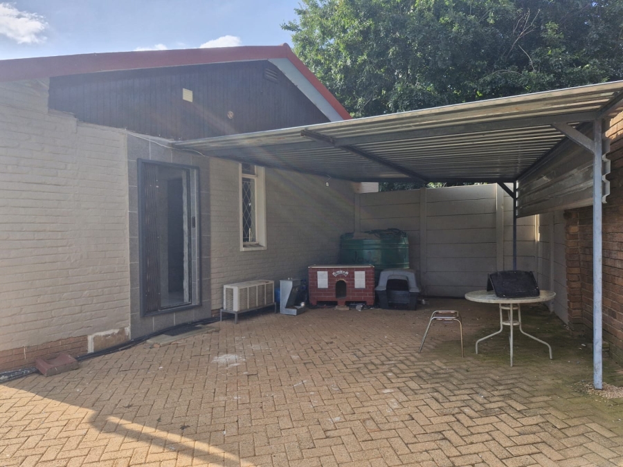 To Let 3 Bedroom Property for Rent in Flamwood North West
